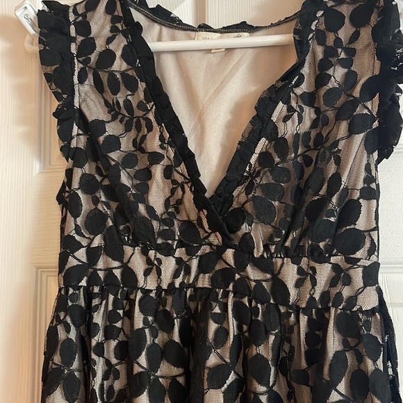 Black lace dress - Picture 3 of 4